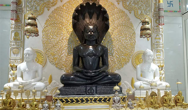 Classical Jain idol of Parshvanath Bhagwan